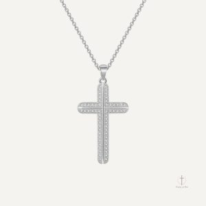 Collier croix sobre pour femme, style moderne et raffiné