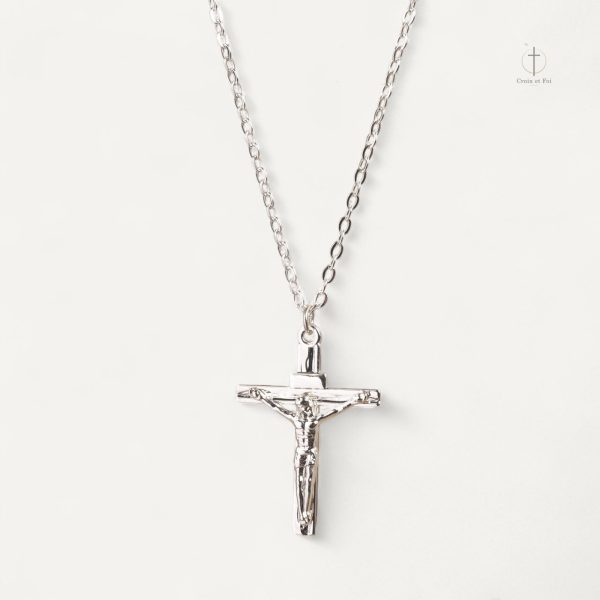Collier en croix en métal pour usage quotidien