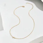 Bijou Croix délicat, parfait pour les occasions spéciales