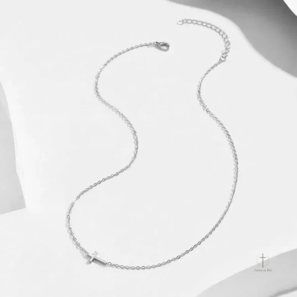 Collier Croix moderne, un symbole de foi et de style