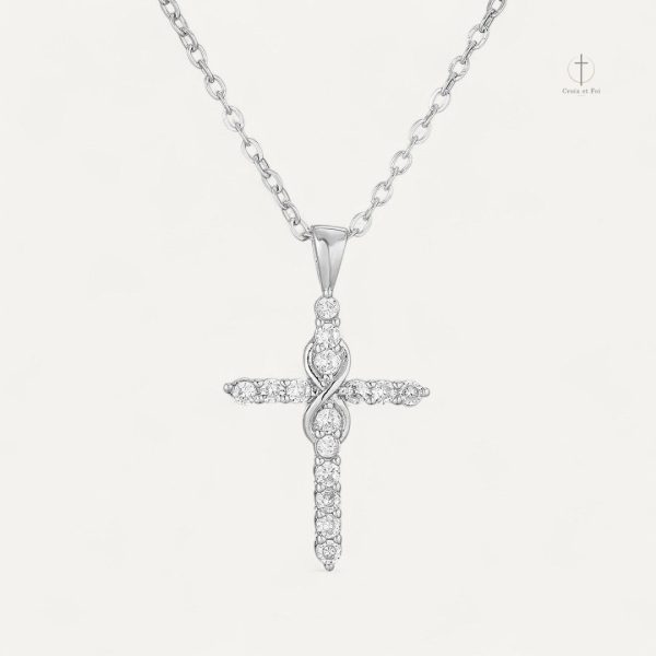 Accessoire de mode : collier croix tendance