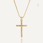 Collier en croix dorée, design élégant et raffiné