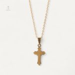 Collier Croix Gravée Classique en métal élégant