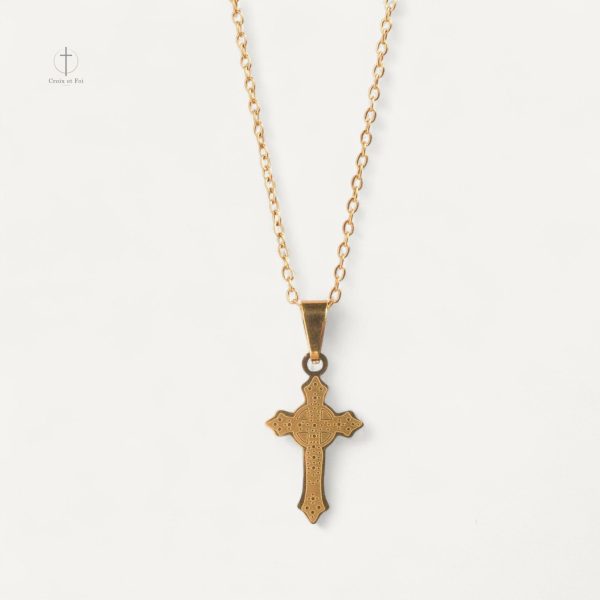 Collier Croix Gravée Classique en métal élégant