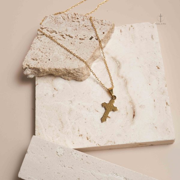 Accessoire de mode : Collier Croix gravé