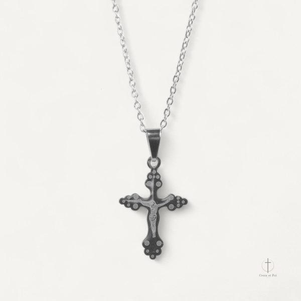 Collier en croix inspiré de l'héritage orthodoxe