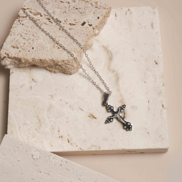 Collier en croix, accessoire spirituel unique et raffiné