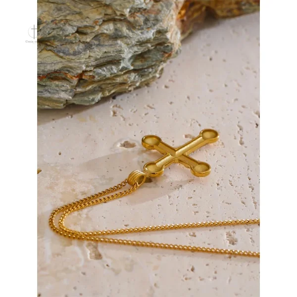 Accessoire en croix inspiré de motifs anciens