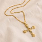 Bijou Croix unique, parfait pour les occasions spéciales