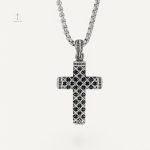 Collier Croix Homme en Acier Noir élégant et moderne
