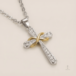 Bijou croix en métal bicolore, style contemporain