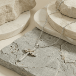 Collier tendance croix infini, parfait pour toutes occasions