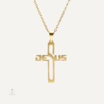 Collier Croix avec inscription Jésus