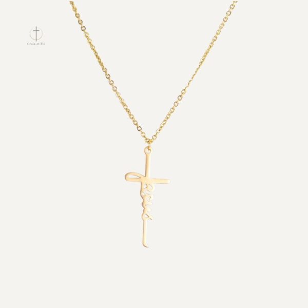 Collier Croix Jésus en métal élégant et symbolique