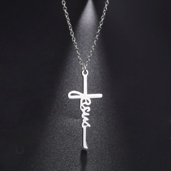 Bijou croix Jésus, parfait pour une expression de croyance