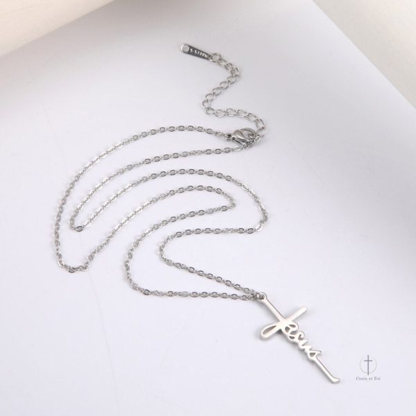 Collier Croix pour un style inspiré par la spiritualité chrétienne