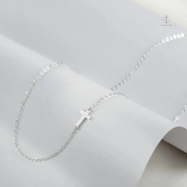 Collier avec Croix Latérale en Acier Durable