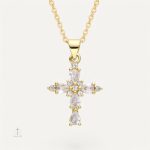 Collier Croix Lumière Pure en design élégant et épuré
