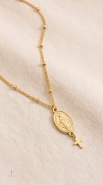 Collier Médaille Croix, style raffiné