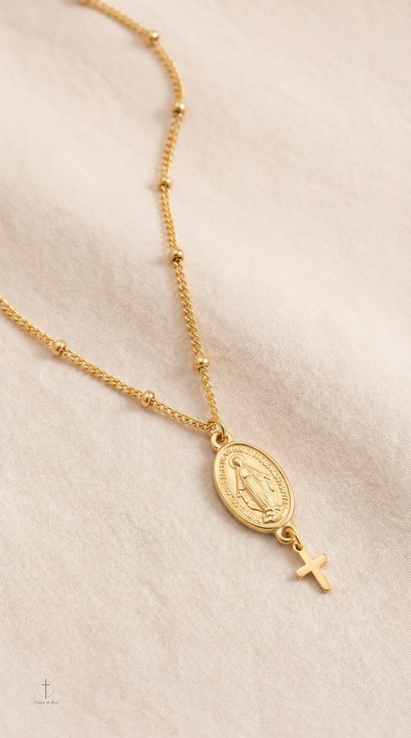 Collier Médaille Croix, style raffiné