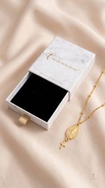 Élégant Collier Croix avec design unique