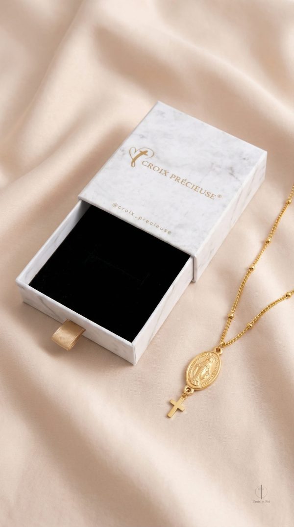 Élégant Collier Croix avec design unique