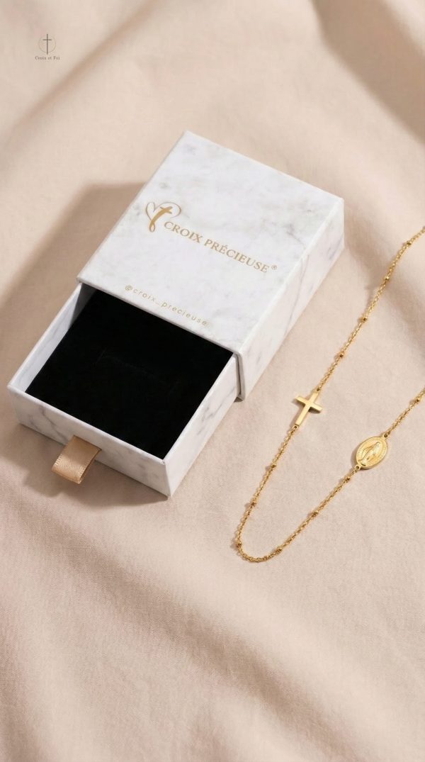 Collier élégant avec croix et image de Marie