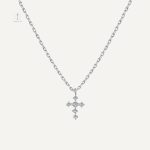 Accessoire tendance en croix, parfait pour toutes les occasions