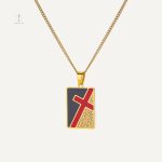 Collier Croix Moderne au design élégant et contemporain