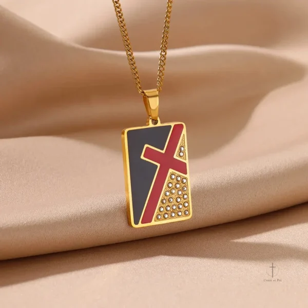 Collier en croix, accessoire tendance et raffiné
