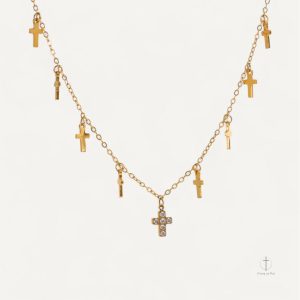 Collier Croix Multi Breloques élégant et tendance
