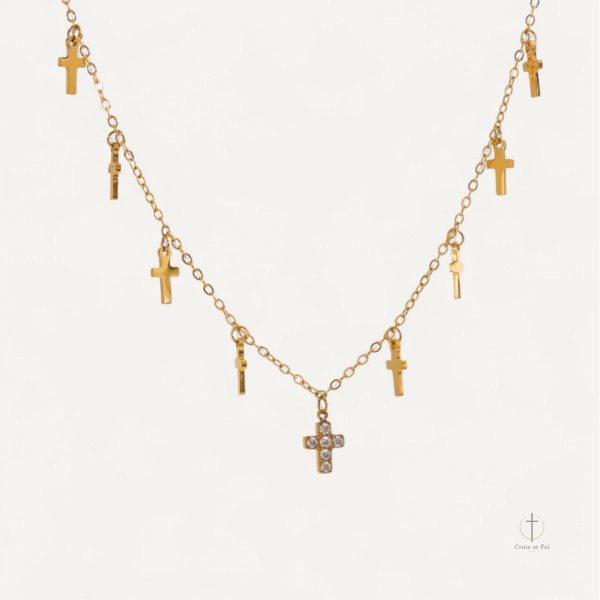 Collier Croix Multi Breloques élégant et tendance
