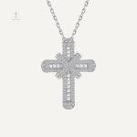 Collier Croix Multidimensionnelle élégant et moderne