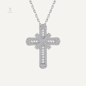 Collier Croix Multidimensionnelle élégant et moderne