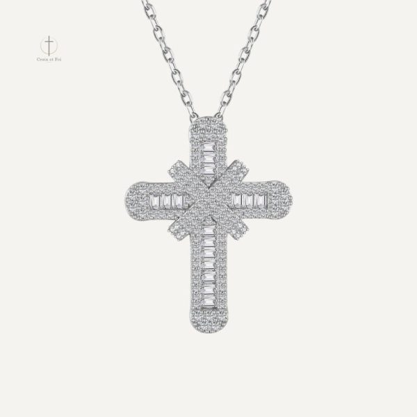 Collier Croix Multidimensionnelle élégant et moderne