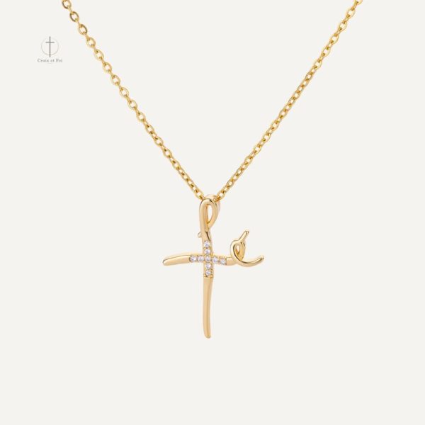 Collier Croix Ondulé en design élégant et contemporain