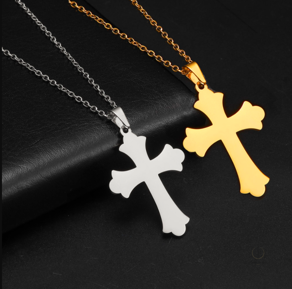 Collier Croix épuré pour un style minimaliste