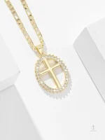 Collier Éclat de Cristal avec Croix Dorée