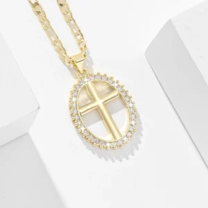 Collier Éclat de Cristal avec Croix Dorée