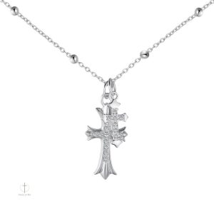 Accessoire tendance : collier croix en duo