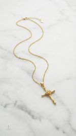 Collier Croix tendance avec motif rose