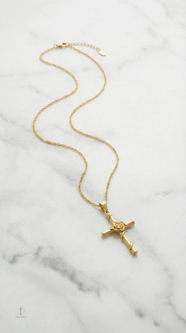 Collier Croix tendance avec motif rose