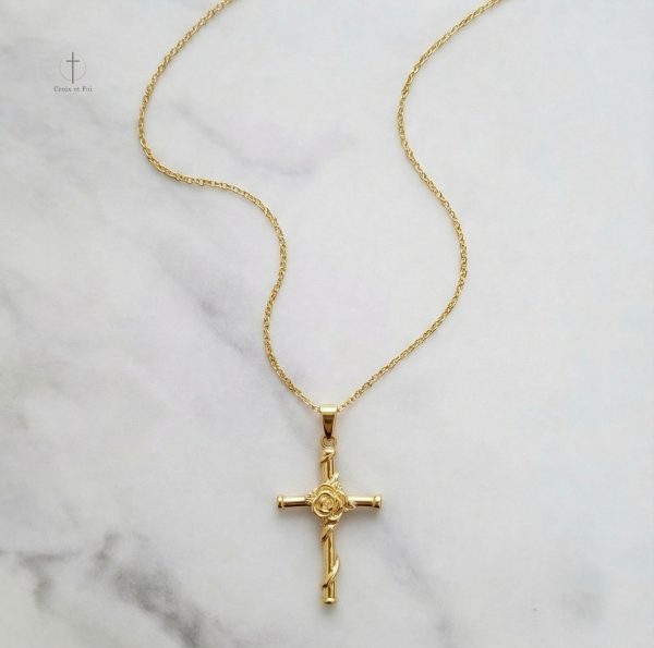 Bijou féminin : Croix rose en pendentif