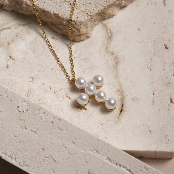 Accessoire mode Croix, perles blanches délicates