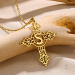Collier Croix gravé avec prénom