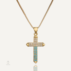 Collier en croix dorée au design raffiné