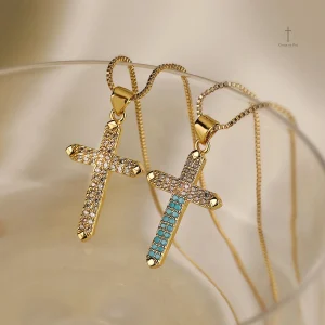 Collier Croix en or avec finition brillante