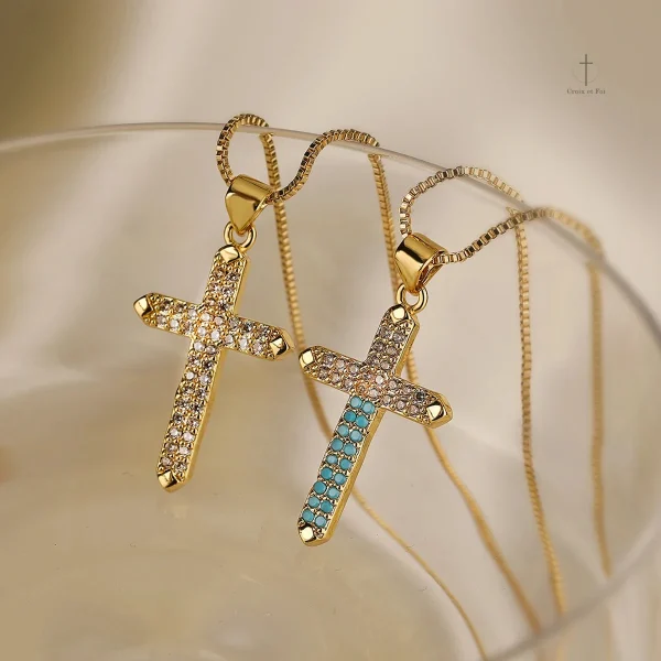Collier Croix en or avec finition brillante
