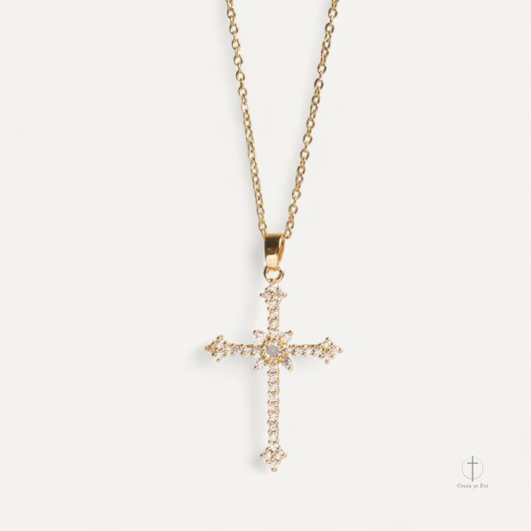collier-croix-rayonnement-divin-1 Collier Croix Rayonnement Divin en métal élégant