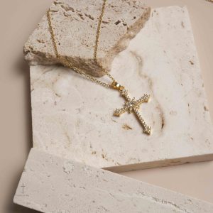Collier Croix avec design sacré et lumineux